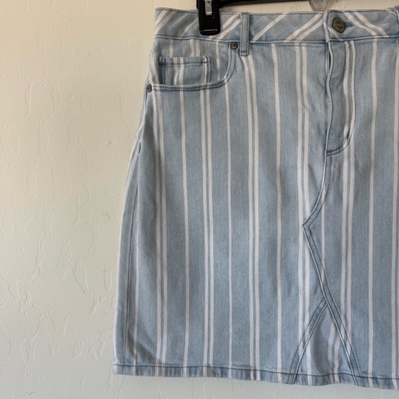 Loft Blue and White Striped Light Wash Denim Mini Skirt Plus Size 14 - Picture 3 of 7